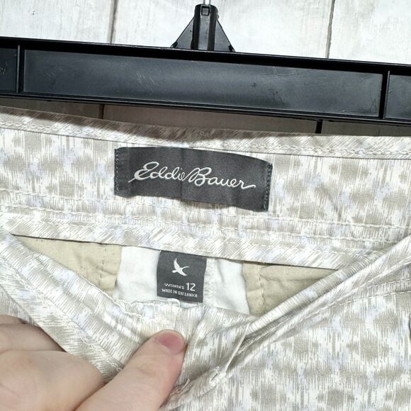 Eddie Bauer Shorts Women Size 12 Chino Mid-Rise 4.5" Inseam Brown Blue Print - Picture 2 of 3